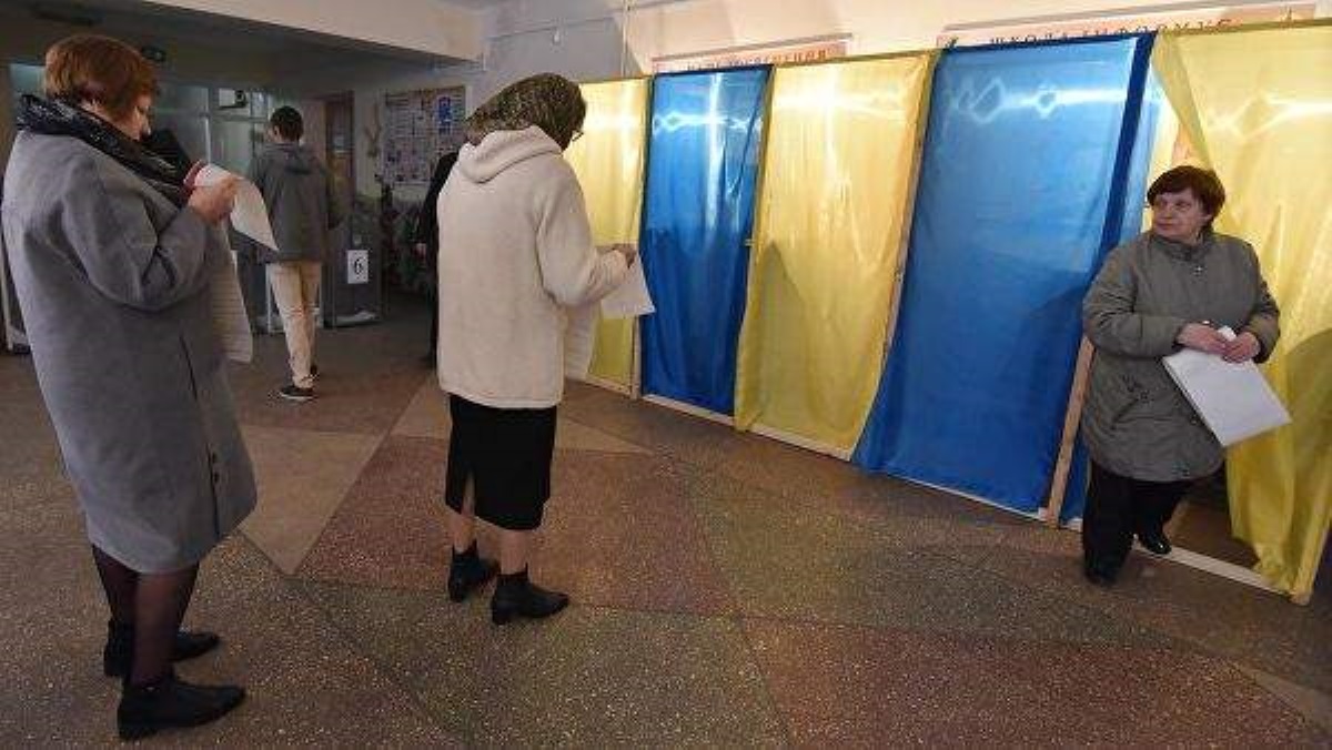 Наблюдатели считают избирательную кампанию в Украине нечестной