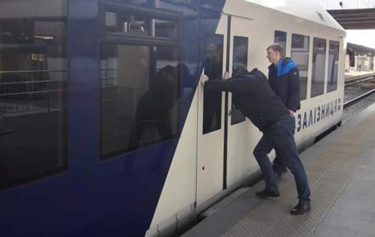 Экспресс из Киева в аэропорт "Борисполь" в очередной раз сломался
