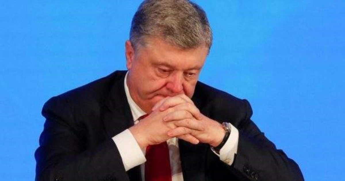 Закрыли все спинами и подменили шприц: украинцы не поверили анализу Порошенко