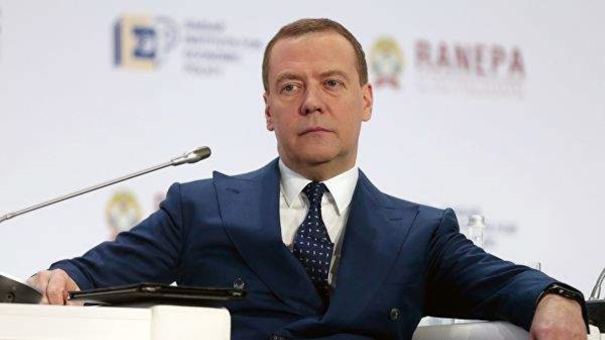 Медведев поручил посчитать "потери Крыма за 25 лет в составе Украины"