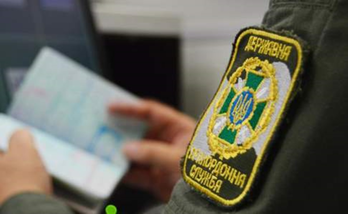 Двое российских полицейских попросили убежище в Украине