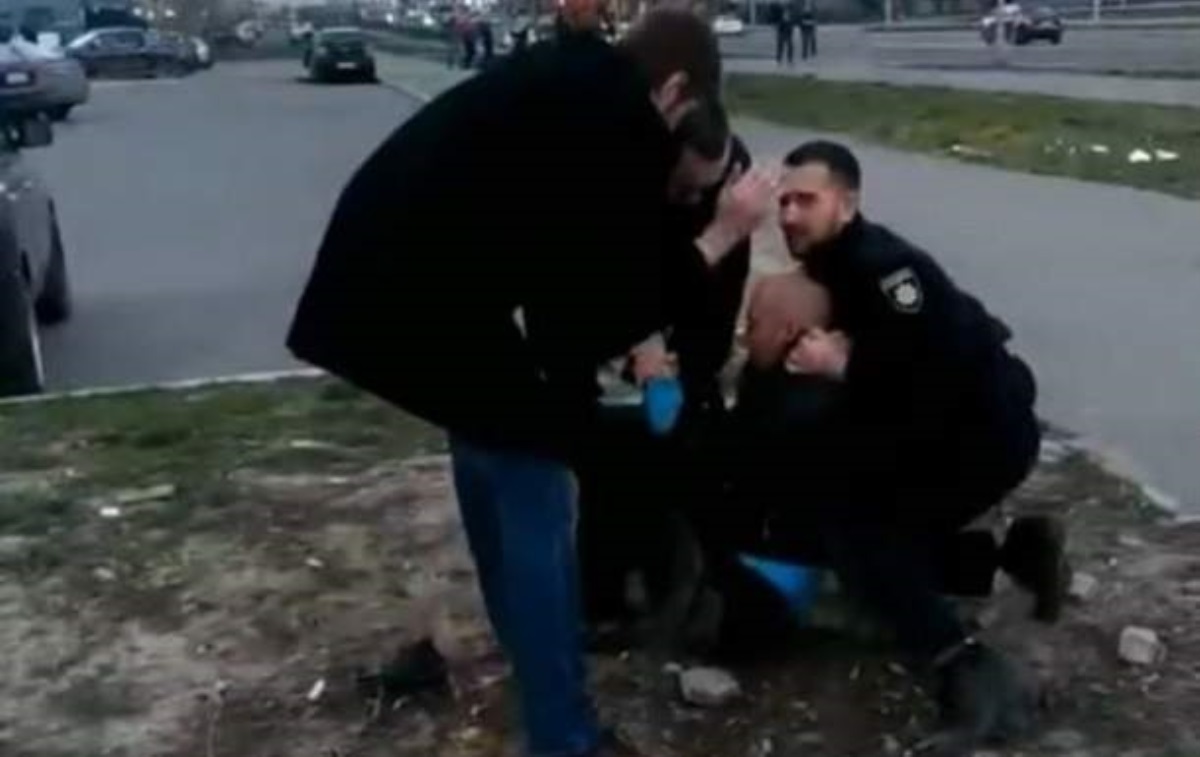 Копы избили свидетеля нападения полицейского на водителя квадроцикла