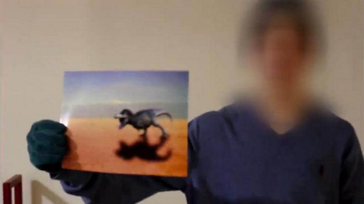Путешественник во времени показал фото динозавра