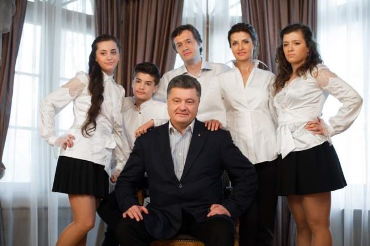 Инсайд: у Порошенко есть документы,  под которыми семья скрытно выезжает из Украины