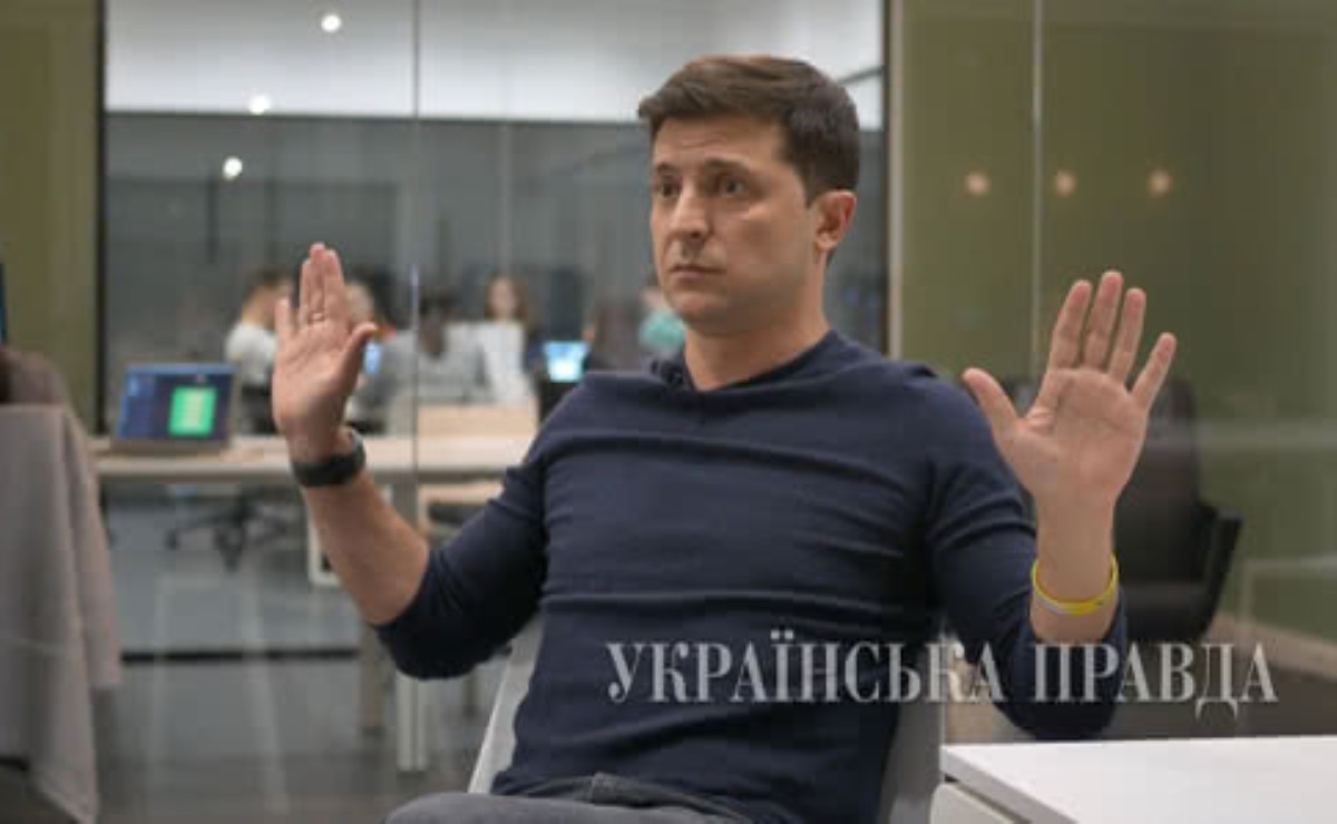 "1+1" снова заполнил "день тишины" проектами Зеленского