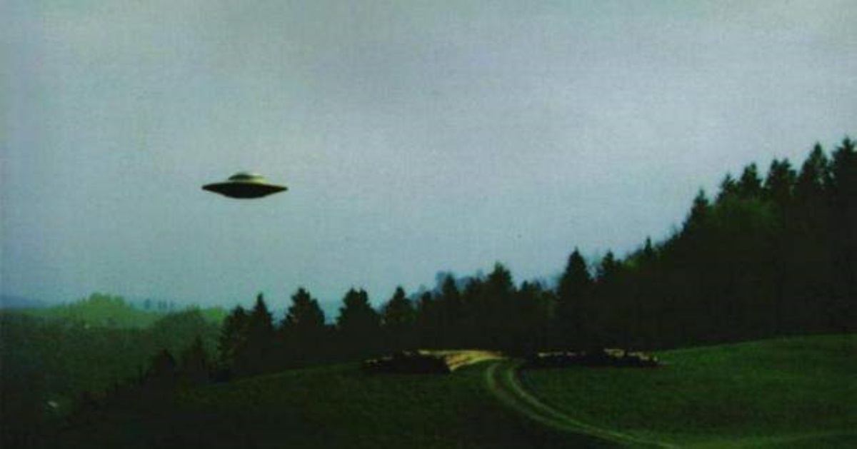 В Киеве заметили НЛО: невероятные кадры