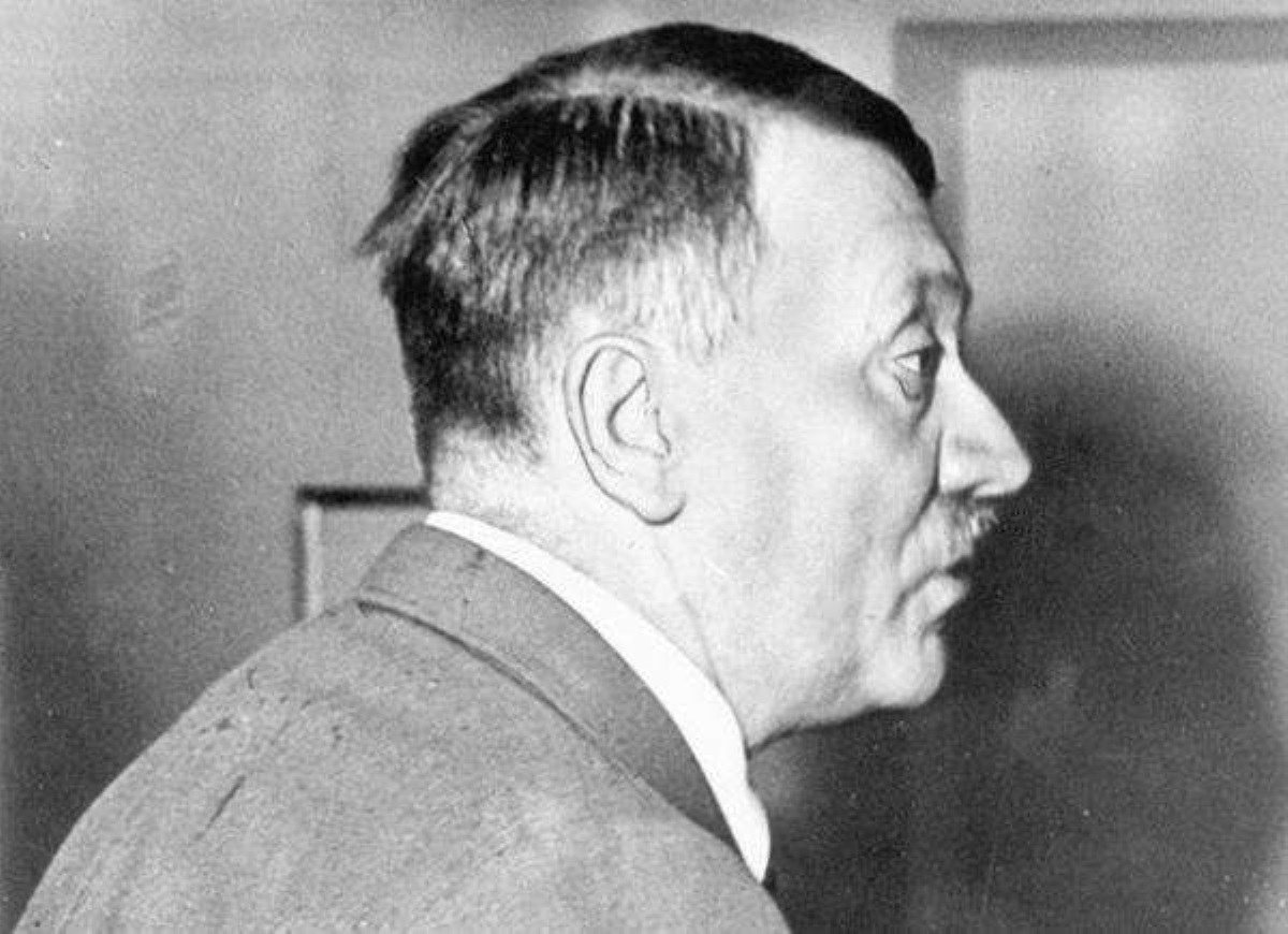 ФБР рассекретило документы: Гитлер все же сбежал