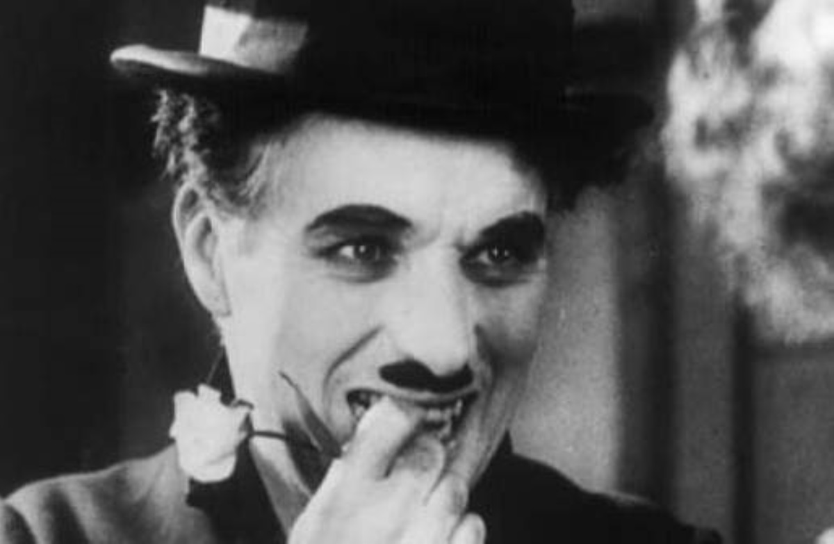 Так выглядел Чарли Чаплин без своих знаменитых усов