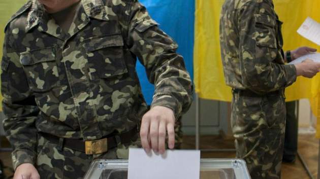 Порошенко и Зеленского разделил всего 61 голос