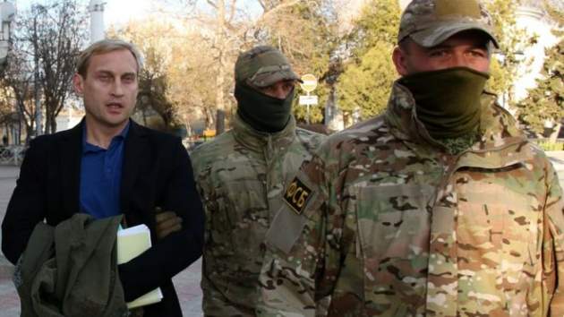 ФСБ в оккупированном Крыму нагрянула с обысками к предателю Украины