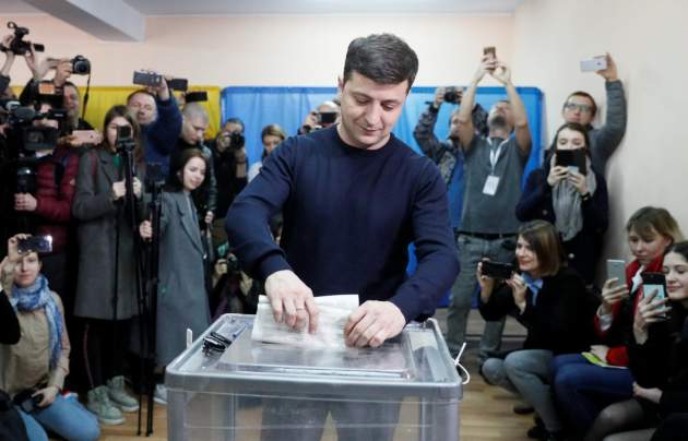 Зеленский стал лидером среди избирателей с высшим образованием
