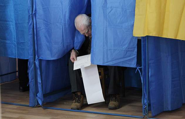 80 тысяч украинцев уже сменили место голосования во втором туре