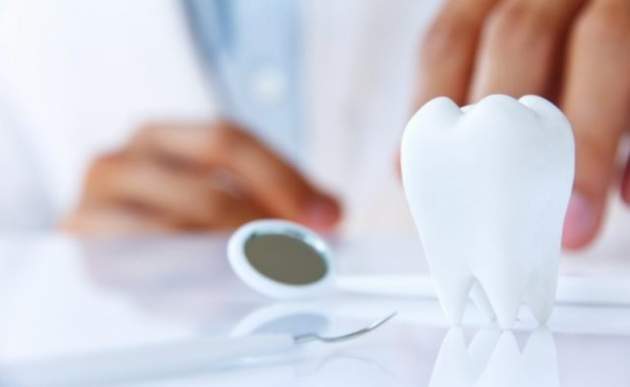 Отбеливание эмали повреждает «живую» часть зубов