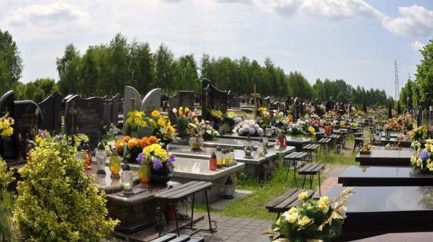 Поминальные дни: что категорически не стоит нести на кладбище