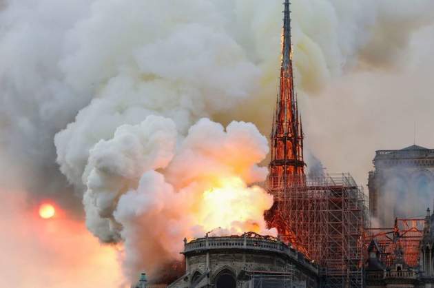 Посол Франции возмущена неуместной шуткой украинского политолога о пожаре в Париже