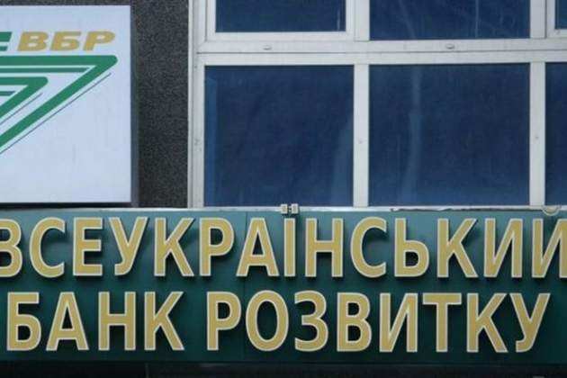 Суд отменил арест счетов банка сына Януковича