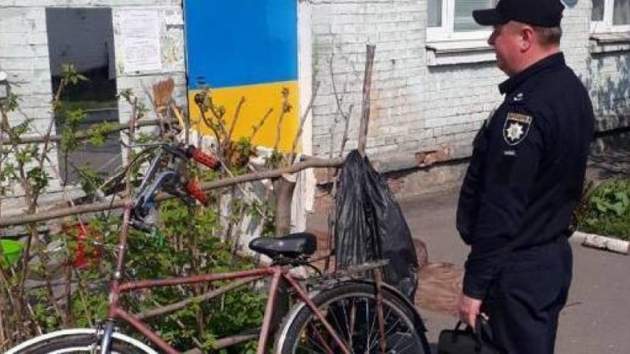 Под Киевом мужчина украл бюллетени и удрал от полиции на велосипеде