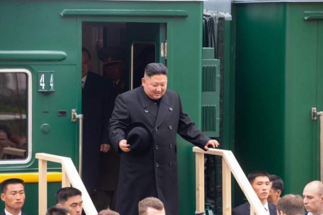Ким Чен Ын впервые прибыл в Россию. Видео