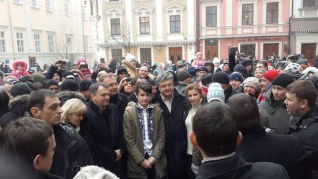 Западно-украинские избиратели попали в политическую ловушку Порошенко