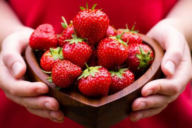 На украинских рынках появилась первая клубника