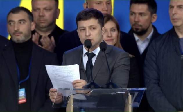 Зеленский обещает выдать украинцам новый документ