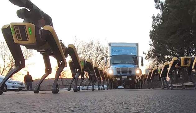 Смешное видео: роботы-собаки тянут за собой тяжелый грузовик