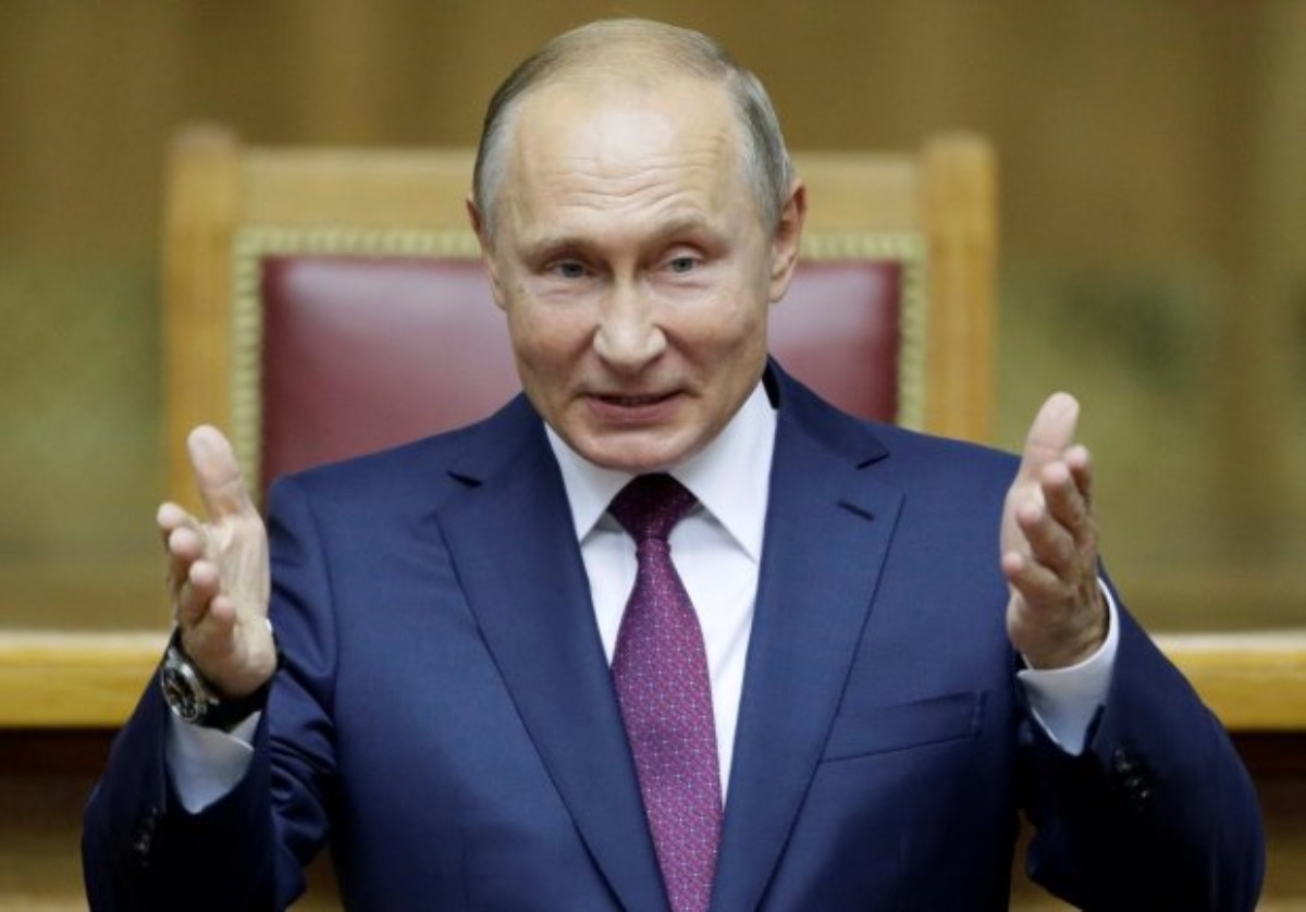 Путин начал раздавать российские паспорта на Донбассе: подробности скандального закона