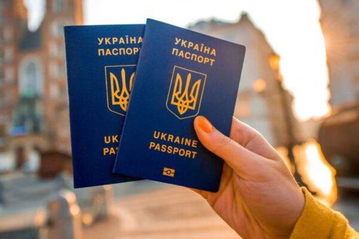 В Украине возобновили выдачу биометрических документов