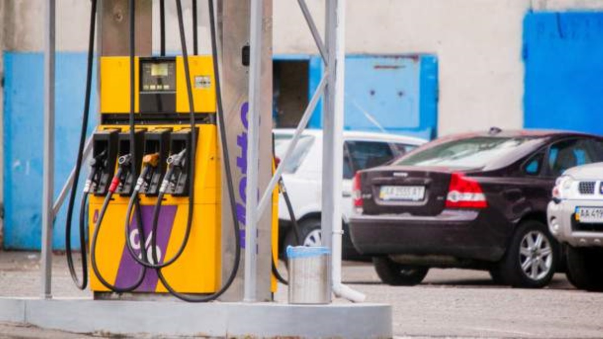 АЗС снова повысили цены на бензин и дизель