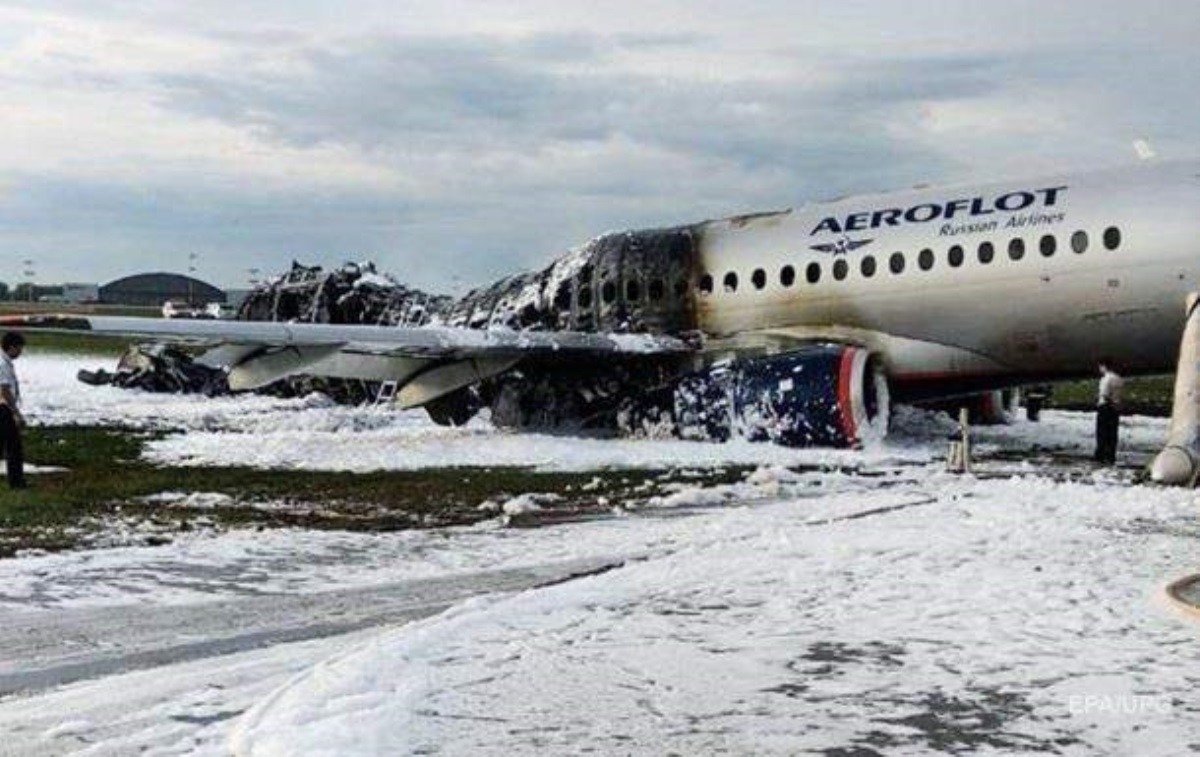 СМИ узнали об основной версии авиакатастрофы в "Шереметьево"