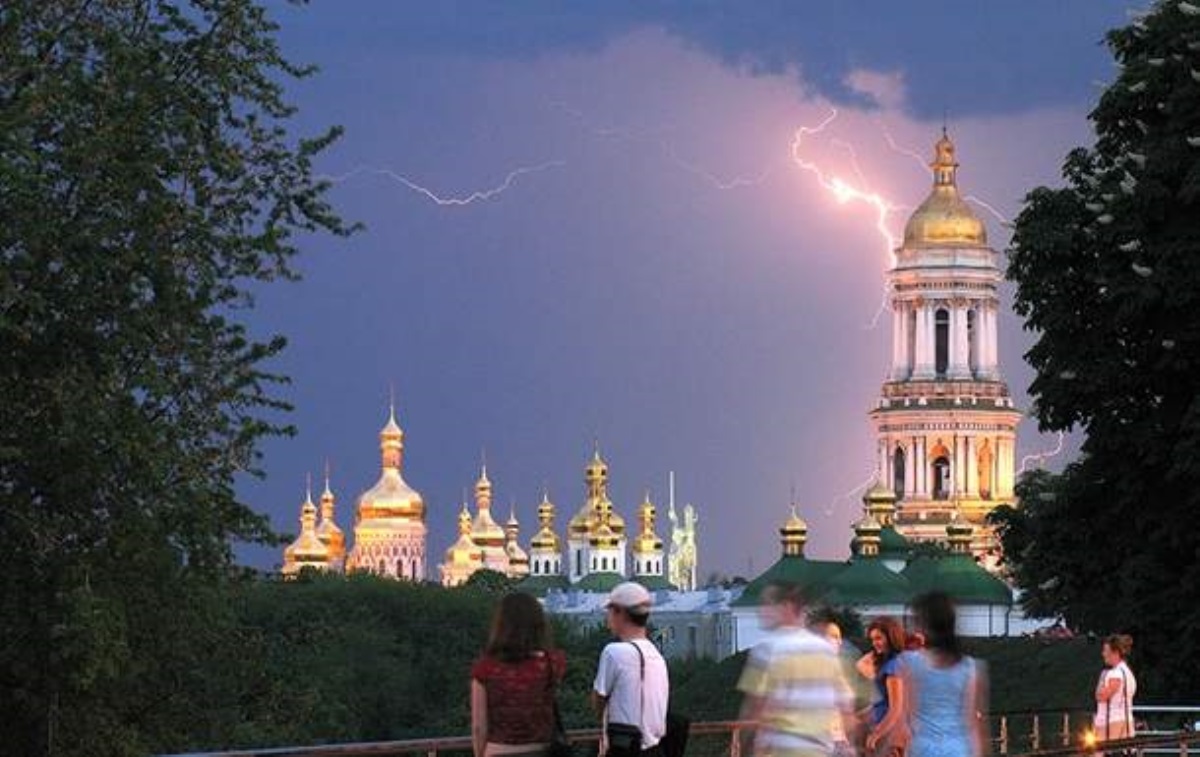 В Киеве срочно объявили штормовое предупреждение