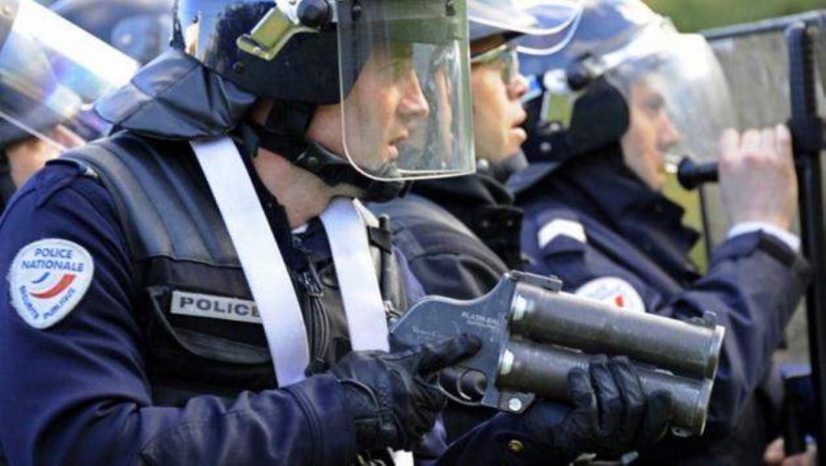 Во Франции вооруженный мужчина захватил заложников: подробности