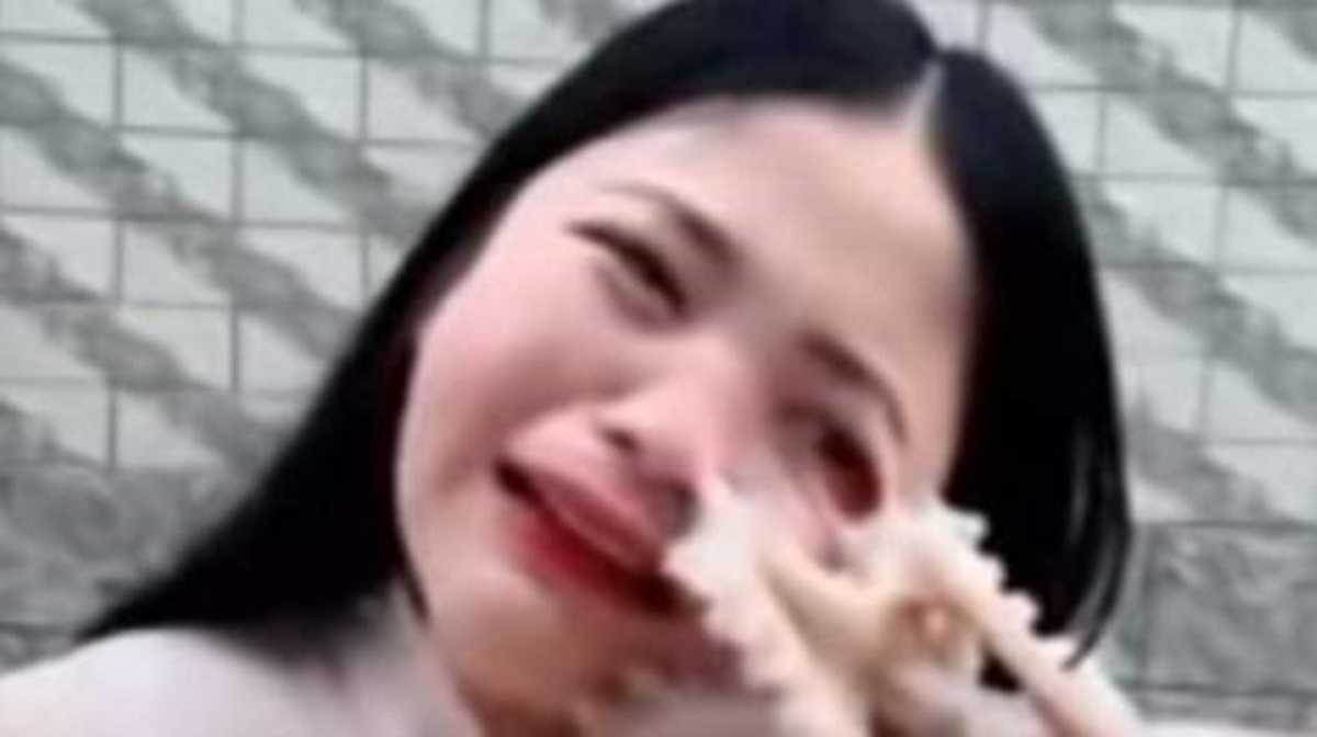 Осьминог напал на девушку в прямом эфире