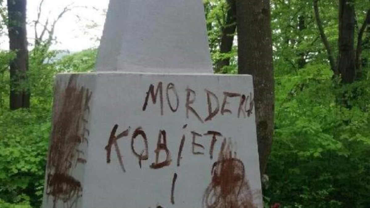 В Польше осквернили памятный крест украинцам. Фото