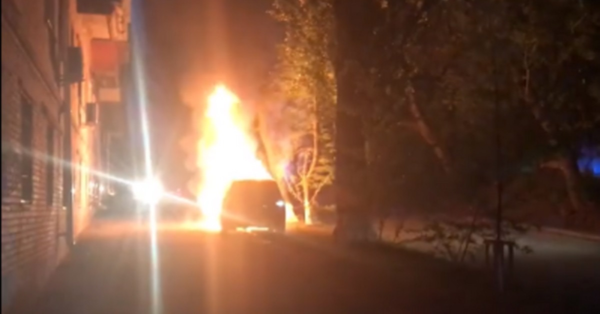 В Киеве сожгли машину известного политолога из Крыма