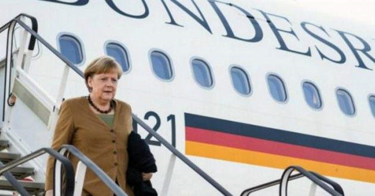 Машина-"камикадзе" протаранила самолет Ангелы Меркель: подробности