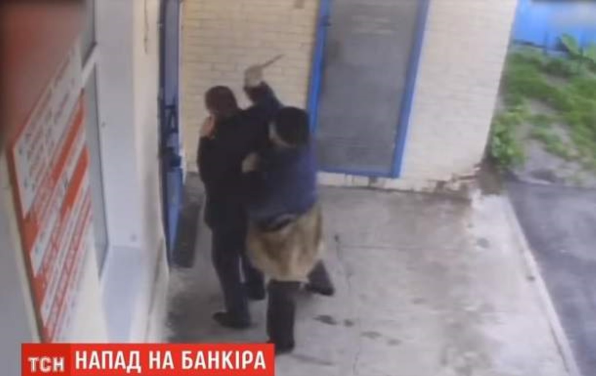 Ограбление банка на Полтавщине попало на видео
