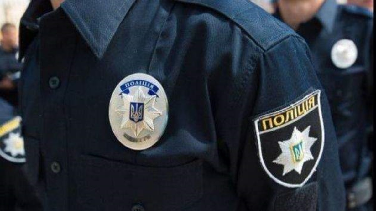 Водителям разрешено "снимать" служебное удостоверение полицейского и его действия