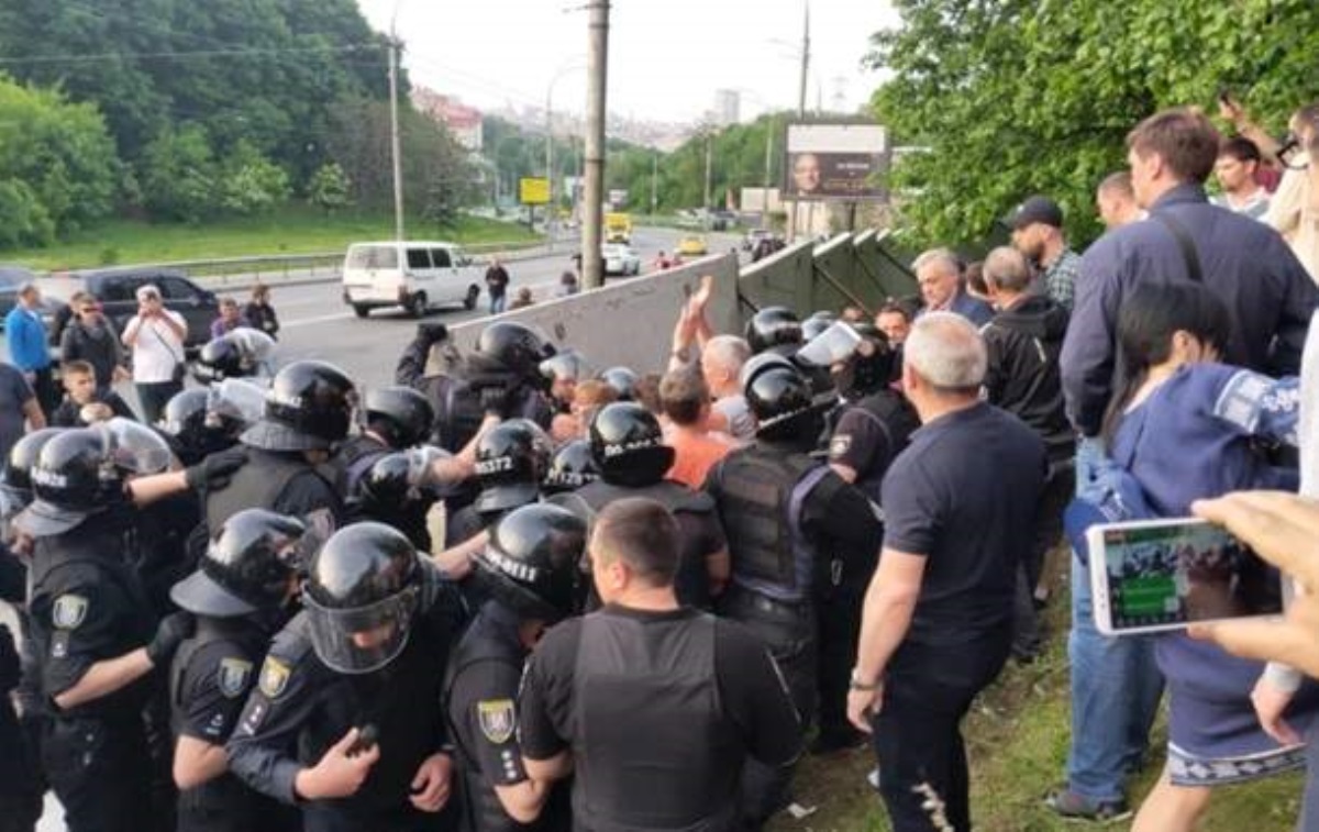 В Киеве произошла потасовка между полицией и Нацкорпусом. Фото
