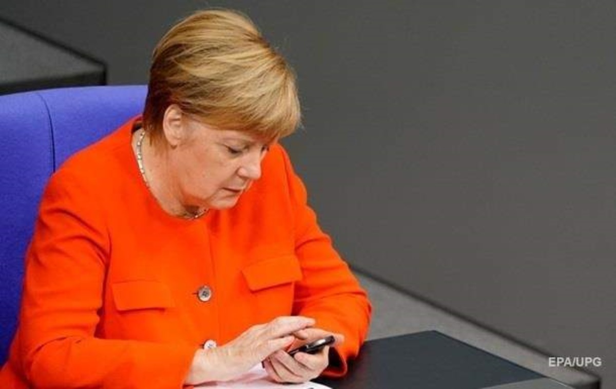 Меркель обсудила с Зеленским ситуацию на Донбассе