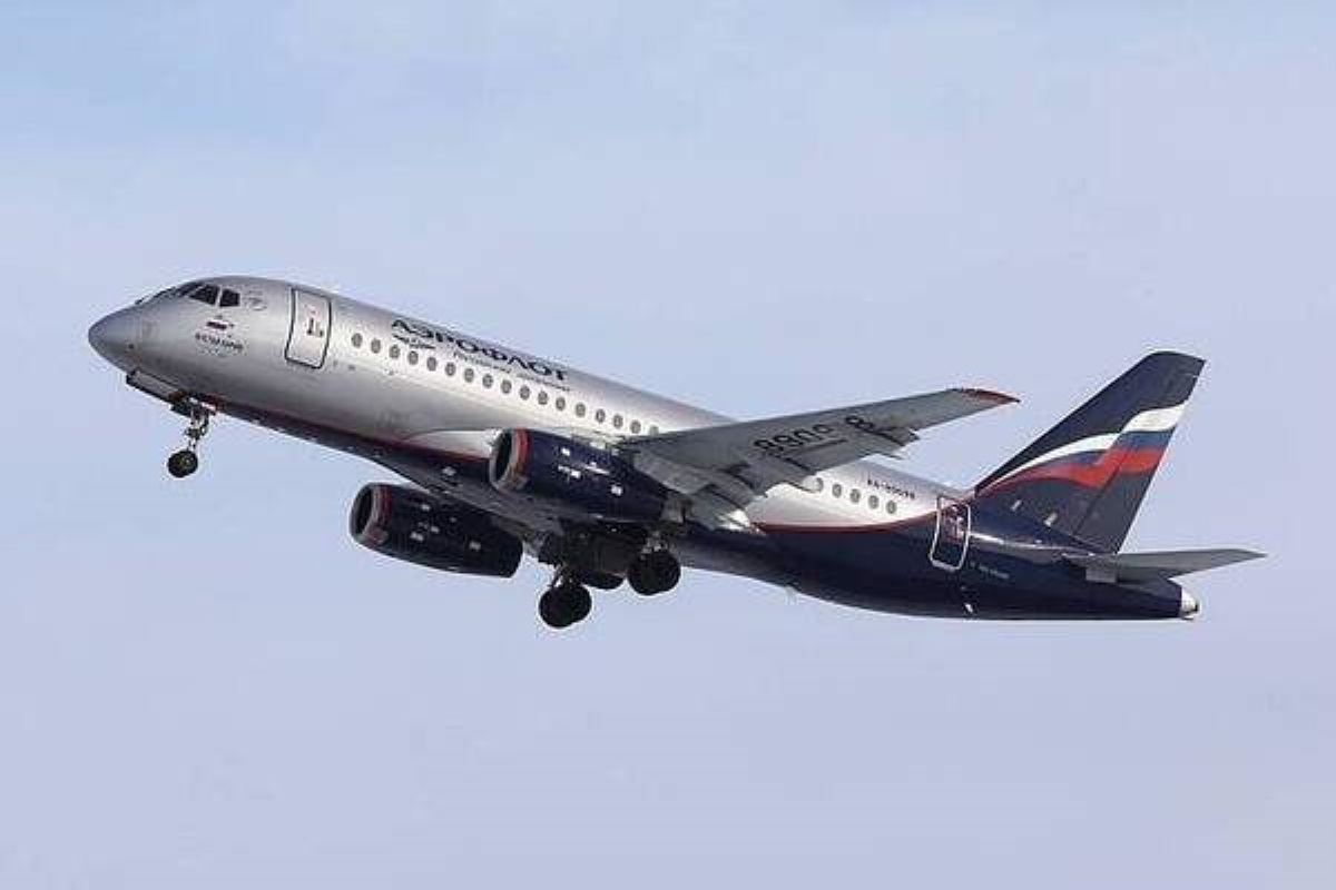 Самолет изрешетило: в России произошло новое ЧП с SSJ-100