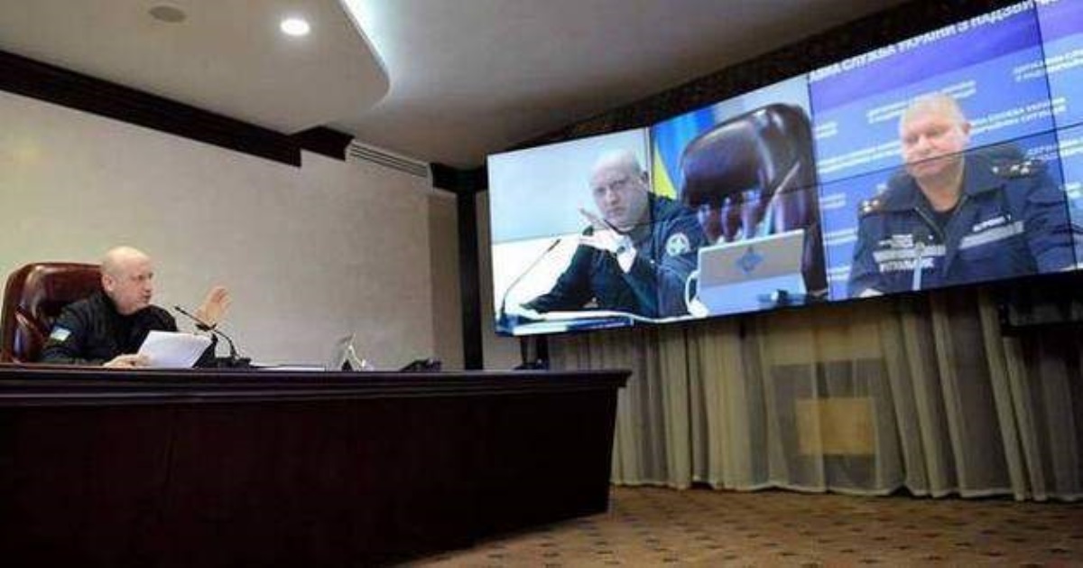 Арендовал на личные средства: Порошенко и Турчинов ответили на обвинения о пропаже техники в АП