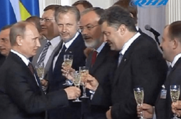 Политолог: Путин и Порошенко объединились за спиной Зеленского