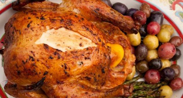 Вот почему нельзя мыть курицу перед ее приготовлением