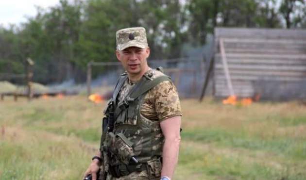 Вместо Наева: Порошенко назначил нового командующего ООС