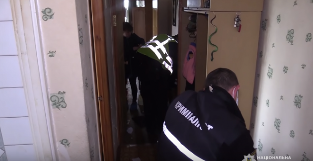 Загадочная смерть в Киеве: в квартире обнаружили два трупа и изможденного ребенка