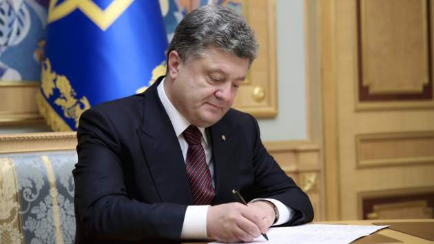 Порошенко подписал закон об украинизации