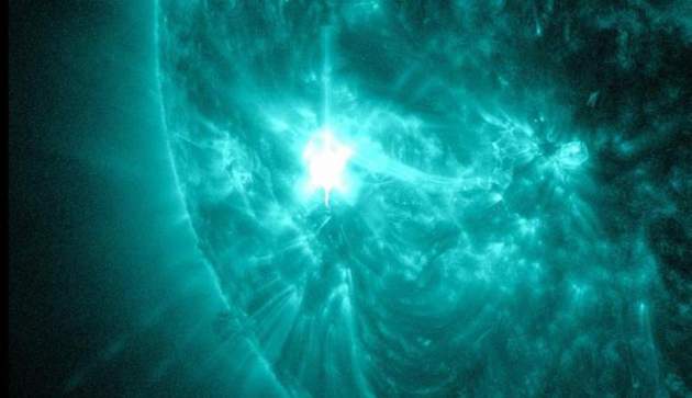 Ученые напуганы: большое солнечное пятно разворачивается к Земле