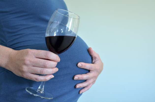Беременная женщина пила по 8 бутылок пива в день: и вот какие последствия