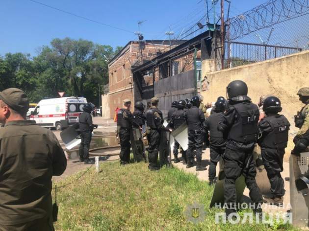 Бунт в колонии Одессы: повреждения получили четверо сотрудников колонии